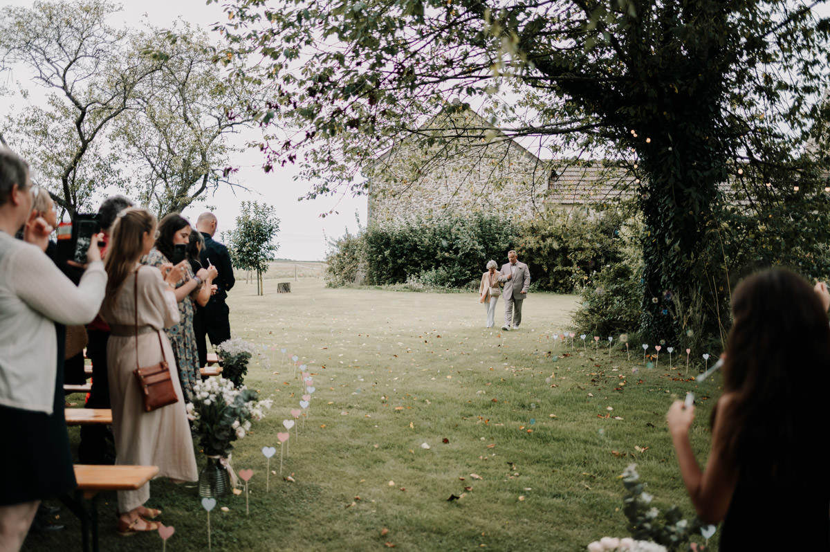 Mariage Moody, Clos de la robe