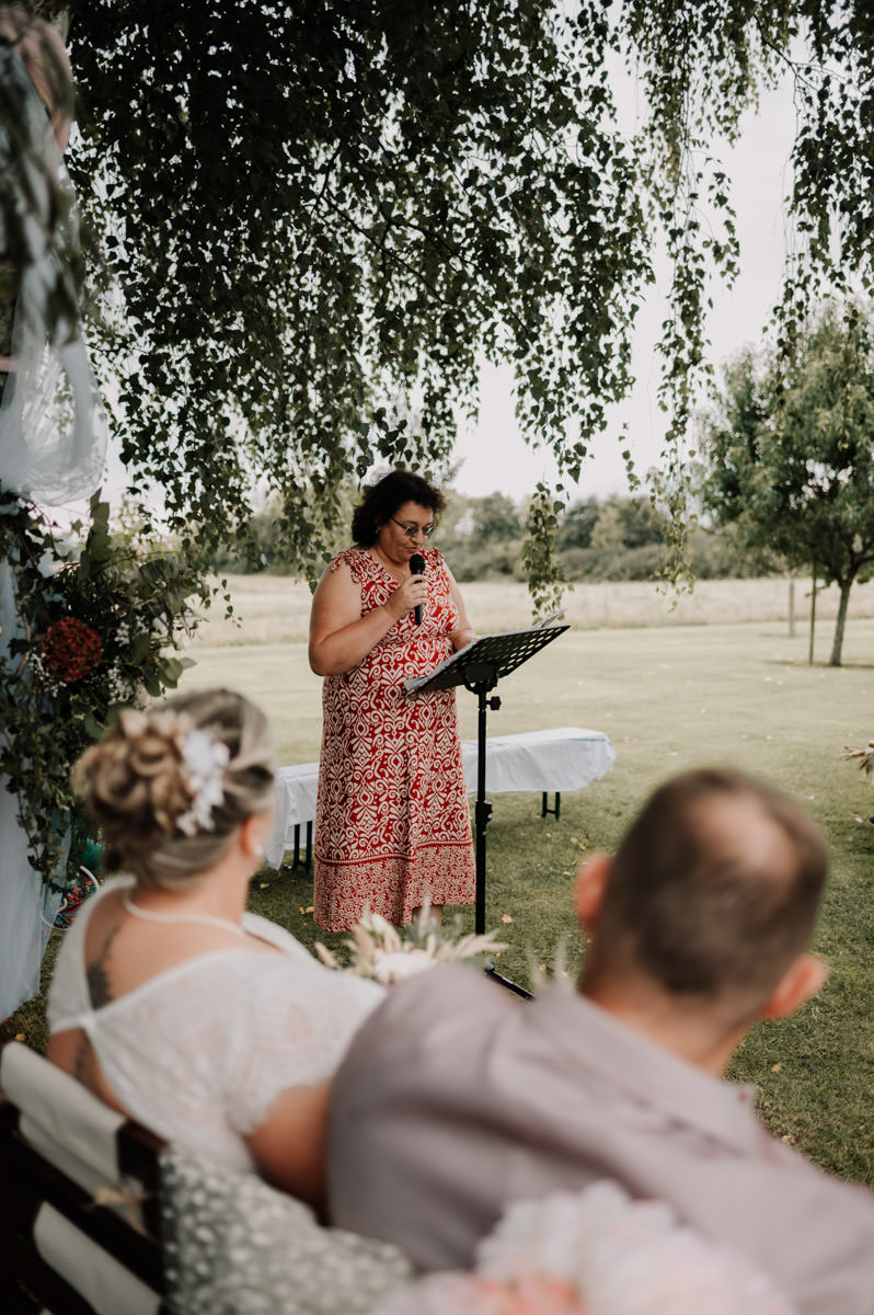 Mariage Moody, Clos de la robe